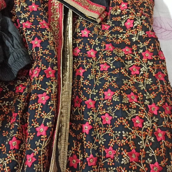 Red n black Suit with Bottom n Dupatta - Picture 12 of 13